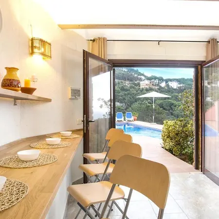 Villa- Monica Vila